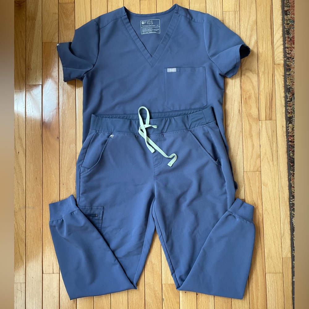 Medium Space navy Catarina scrub top/zamora joggers